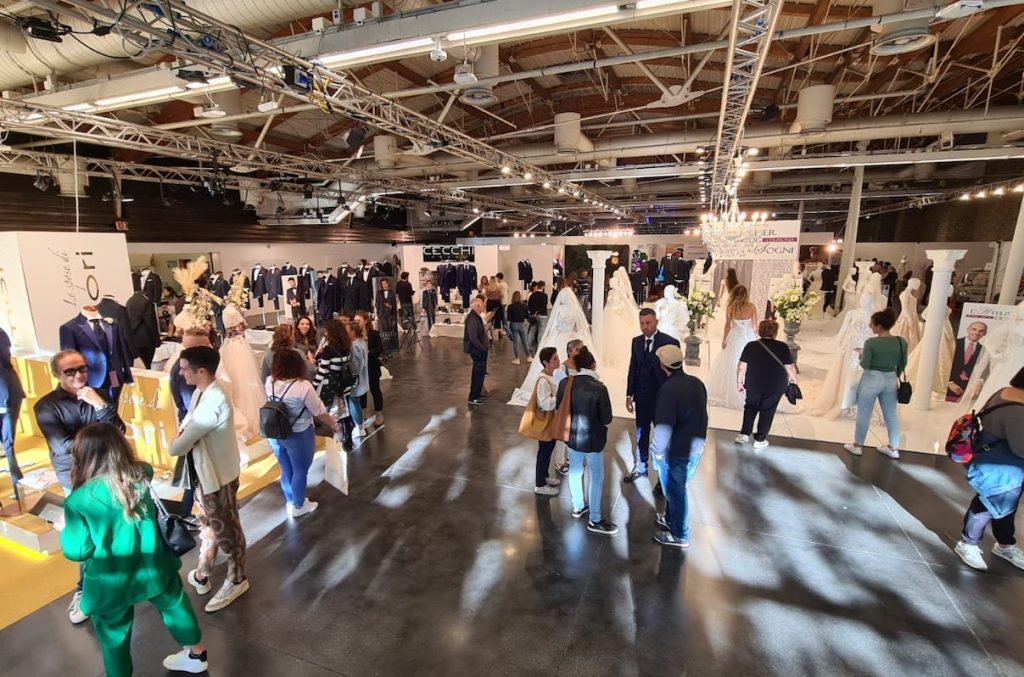 Visitatori tra gli stand di Tutto Sposi Firenze